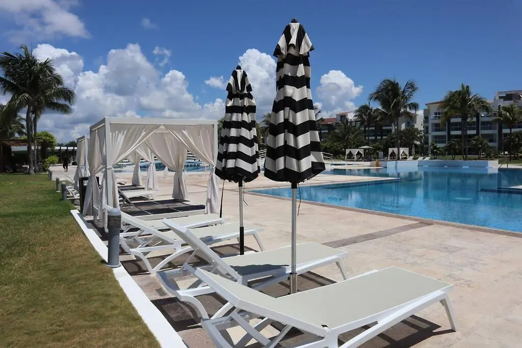 Seaside Sanctuary With Private Beach & Pool Playa del Carmen